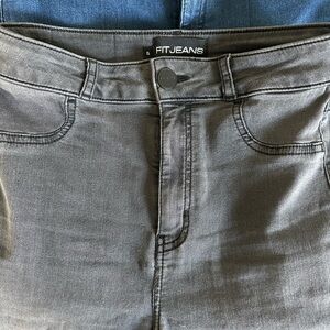 Very lightly worn GRAY FITJEANS